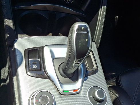 Used 2024 Alfa Romeo Stelvio Veloce AWD/4WD image 27
