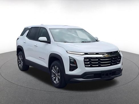 Used 2025 Chevrolet Equinox LT FWD image 3