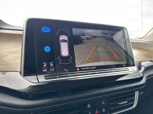 Used 2025 Volkswagen Atlas SE FWD image 18