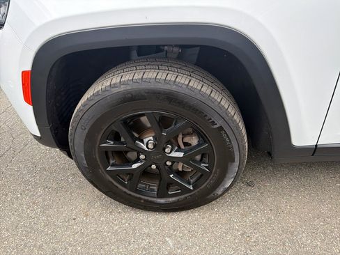 Used 2024 Jeep Grand Cherokee L Laredo AWD/4WD image 14