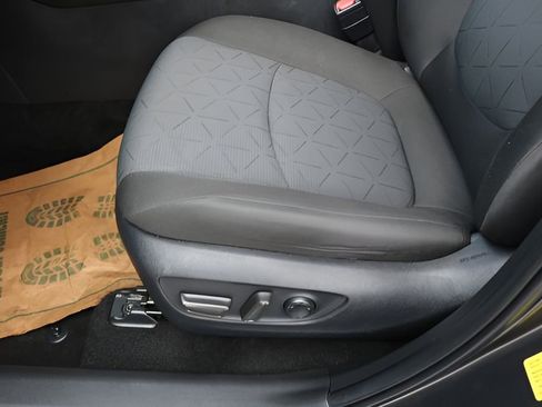 Used 2025 Toyota RAV4 XLE image 13