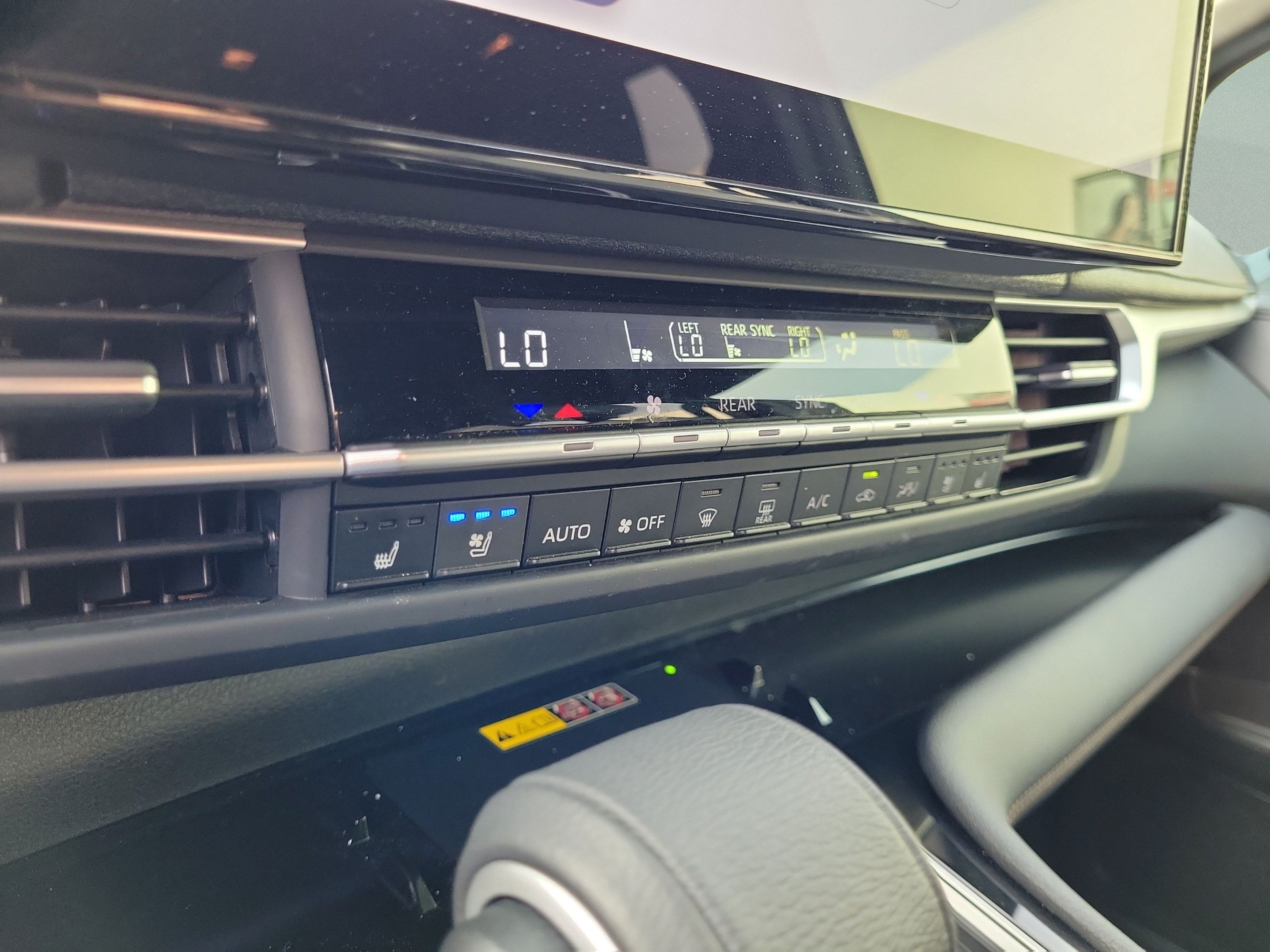 Certified 2026 Toyota Sienna Limited FWD image 54
