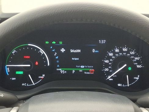 Used 2026 Toyota Sienna XLE FWD image 7