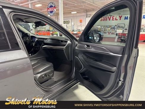 Used 2022 Jeep Grand Cherokee Limited image 43