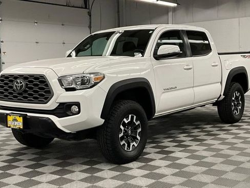 Used 2023 Toyota Tacoma TRD Off-Road w/ Technology Package AWD/4WD image 12