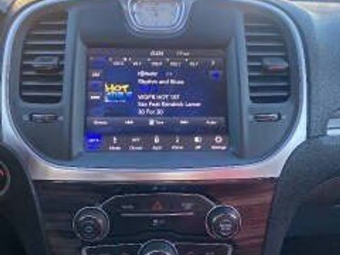 Used 2019 Chrysler 300 Touring w/ Driver Convenience Group RWD image 16