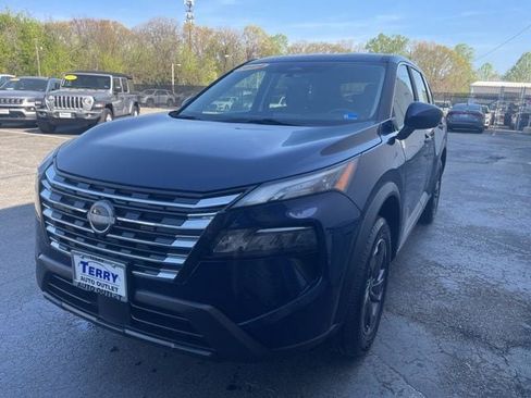 Used 2024 Nissan Rogue SV FWD image 4