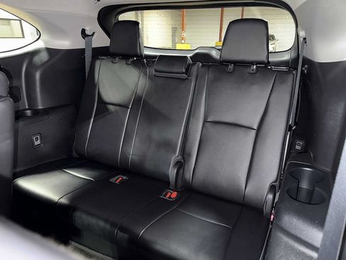 Used 2022 Toyota Highlander XLE AWD/4WD image 18