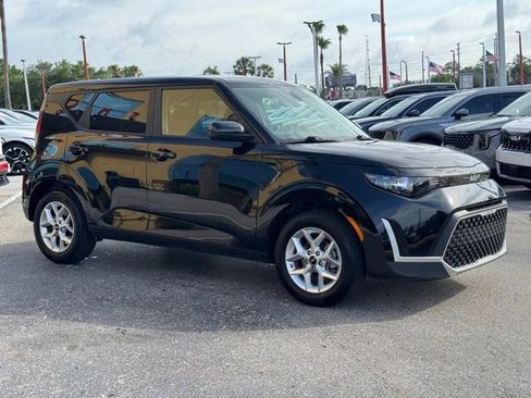 Certified 2025 Kia Soul LX FWD image 7