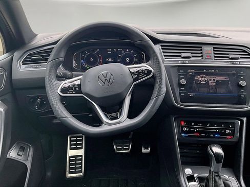 Used 2024 Volkswagen Tiguan SEL R-Line image 10