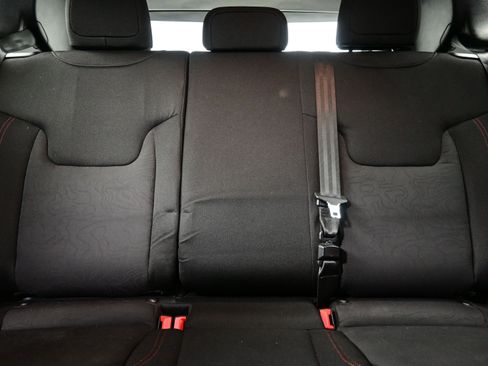 Used 2017 Jeep Renegade Trailhawk image 15