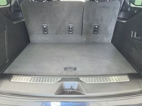 Used 2022 Chevrolet Suburban Z71 w/ Luxury Package image 23