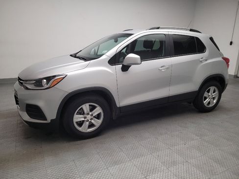 Used 2022 Chevrolet Trax LT FWD image 2