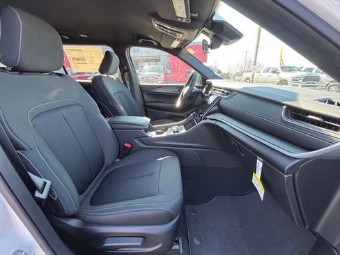 New 2026 Jeep Grand Cherokee L Laredo image 7