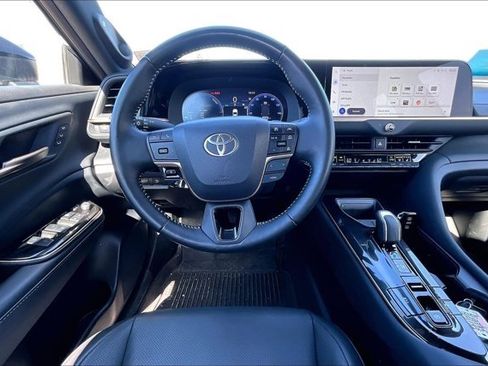Used 2025 Toyota Crown Signia AWD/4WD image 8