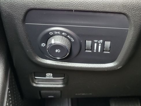 Used 2026 Jeep Grand Cherokee Limited AWD/4WD image 11