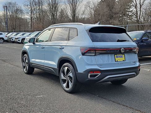 New 2026 Volkswagen Taos SE AWD/4WD image 7