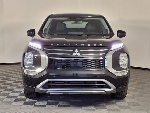 New 2025 Mitsubishi Outlander SE image 2