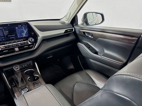 Certified 2021 Toyota Highlander Platinum image 23