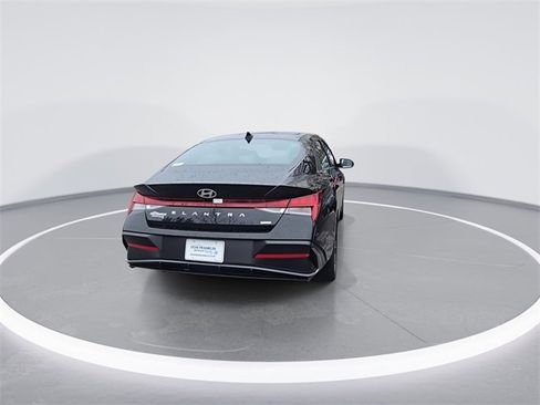 New 2025 Hyundai Elantra Limited image 8