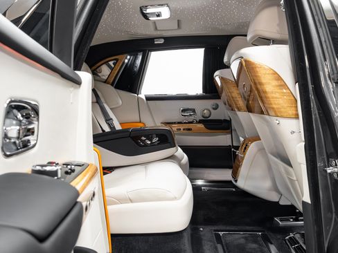 Used 2019 Rolls-Royce Phantom Sedan image 29