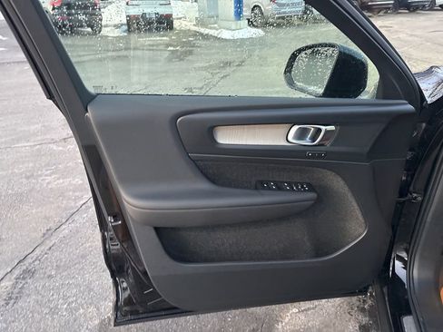 New 2026 Volvo XC40 B5 Plus w/ Protection Package Premier AWD/4WD image 17