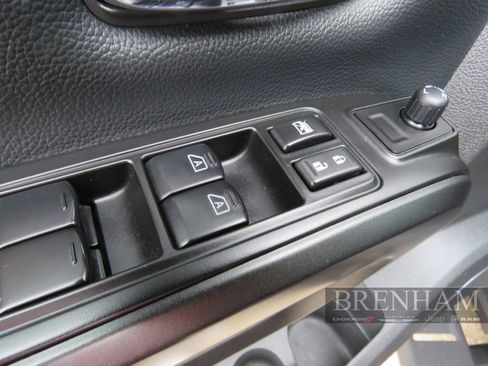 Used 2023 Nissan Titan SV w/ SV Convenience Package image 14