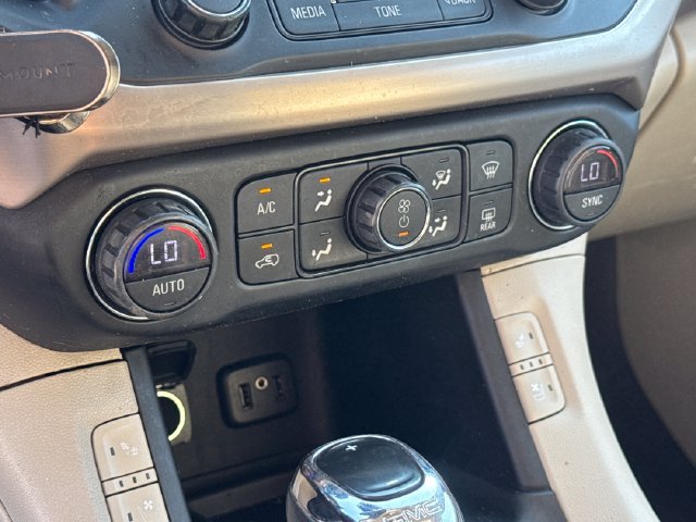 Used 2017 GMC Acadia Denali w/ Technology Package FWD image 28