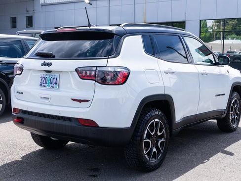 Used 2025 Jeep Compass Trailhawk AWD/4WD image 6