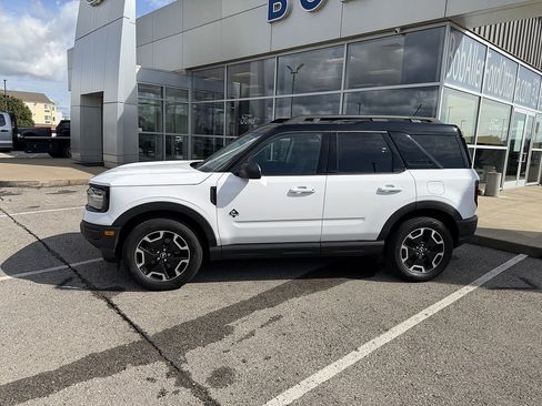 Used 2023 Ford Bronco Sport Outer Banks w/ Tech Package AWD/4WD image 2