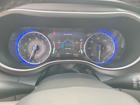 Used 2024 Chrysler Pacifica Touring-L FWD image 23