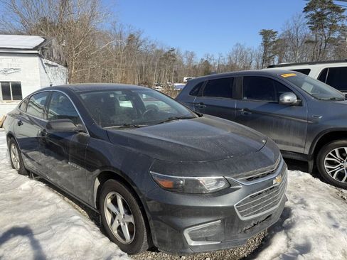 Used 2018 Chevrolet Malibu LS image 2