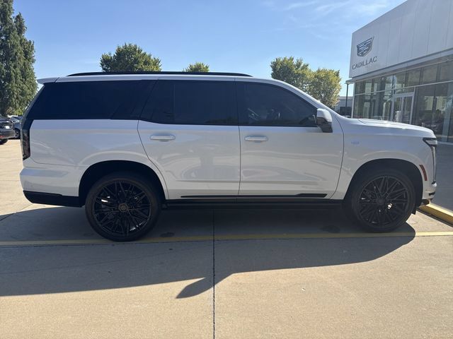 Used 2026 Cadillac Escalade Platinum Sport w/ LPO, Floor Liner Package AWD/4WD image 2