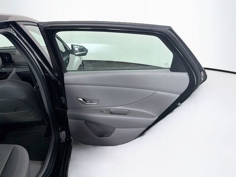 Used 2025 Hyundai Elantra SEL FWD image 32