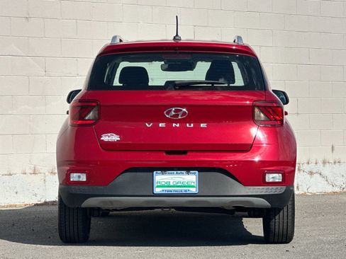 Used 2023 Hyundai Venue SEL FWD image 4