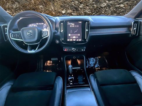 Used 2020 Volvo XC40 T5 R-Design w/ Protection Package Premier image 15