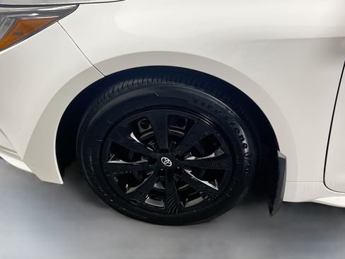 Used 2025 Toyota Corolla LE FWD image 13