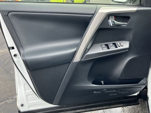 Used 2018 Toyota RAV4 XLE image 19