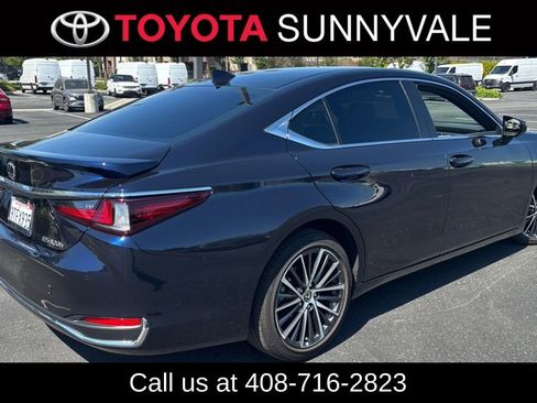 Used 2025 Lexus ES 300h w/ Premium Package image 2