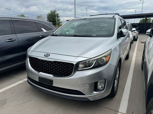 Used 2015 Kia Sedona EX FWD image 2