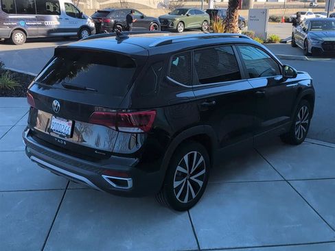 Used 2022 Volkswagen Taos SE image 4