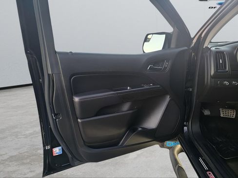 Used 2018 GMC Canyon SLE w/ SLE Convenience Package image 11