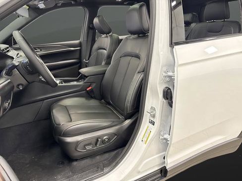 New 2026 Jeep Grand Cherokee Limited w/ Luxury Tech Group II image 4