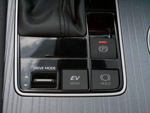 Used 2025 Toyota Sienna LE image 29