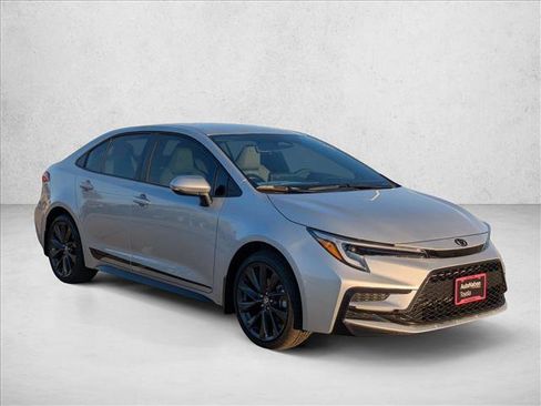 Used 2026 Toyota Corolla SE image 3