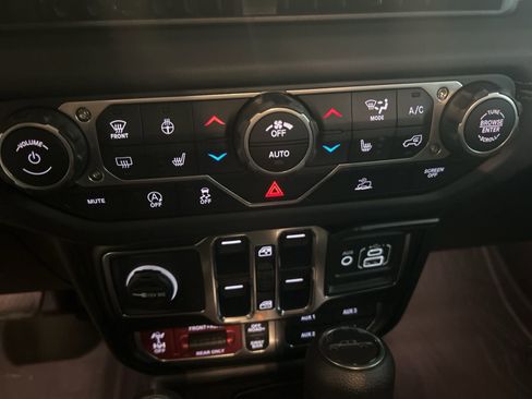 Used 2025 Jeep Gladiator Rubicon w/ Convenience Group image 24