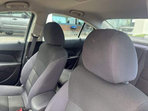 Used 2015 Chevrolet Cruze LT FWD image 11