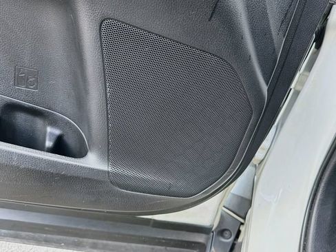 Used 2019 Toyota Highlander LE FWD image 24