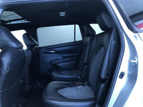 Used 2025 Toyota Highlander XSE image 23