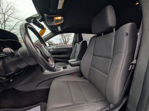 Used 2019 Jeep Grand Cherokee Laredo image 27